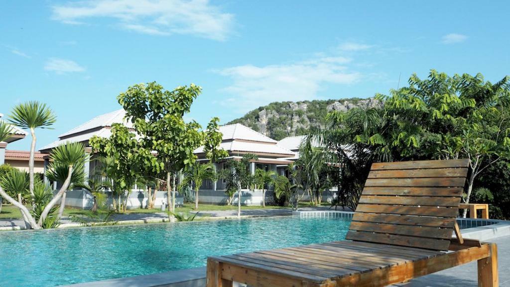 Kp Mountain Beach Pran Buri Extérieur photo